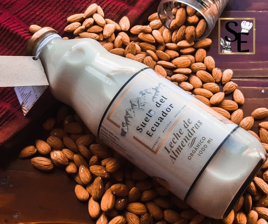 Bebida de almendras Bebida de almendras créditos suelo del ecuador