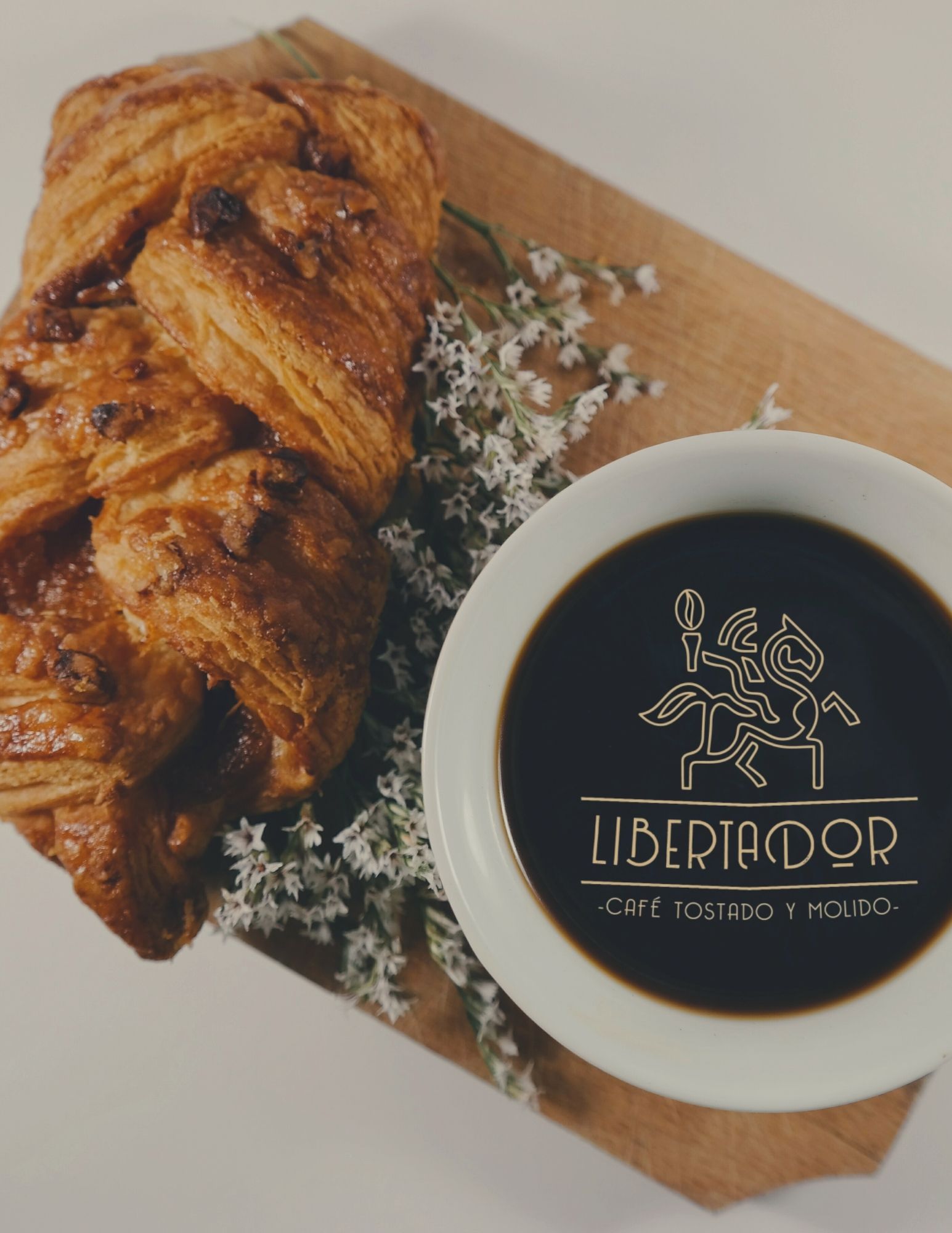 Blanco Croissant Café Foto Degustación Edición Desayuno Comida Revista Portada